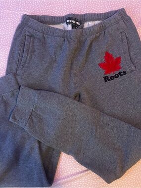 Roots Canada Sweatpants Joggers Gray Red Maple Leaf Logo Patch Canada on Back